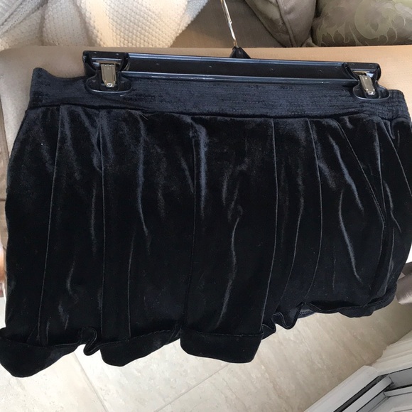 BLACK VELVET SHORT SHORTS - Picture 2 of 2